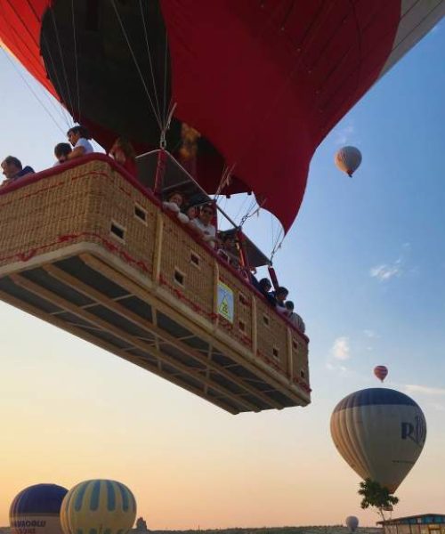 Balloon-basket-Cappadocia